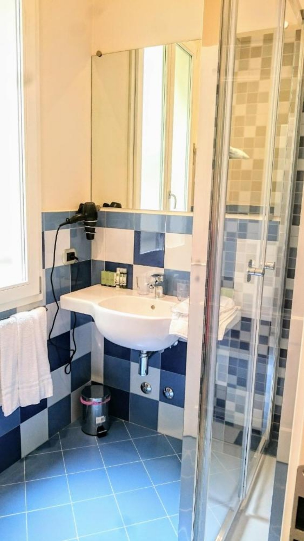 Casa Isolani, Piazza Maggiore